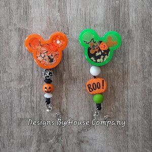 Character liquid shaker Halloween badge reel